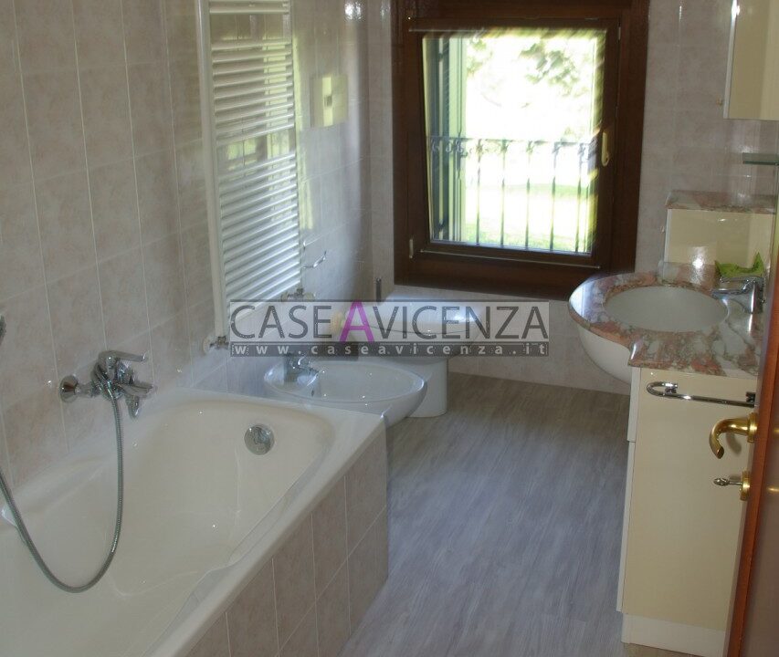 1842746_010__sg107859