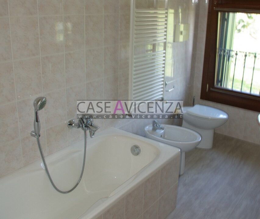 1842746_023__sg107875